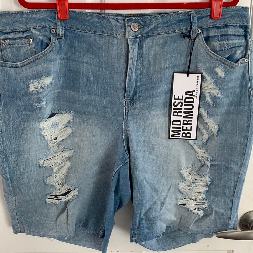 Mid Rise Bermuda Shorts - Picture 3 of 4